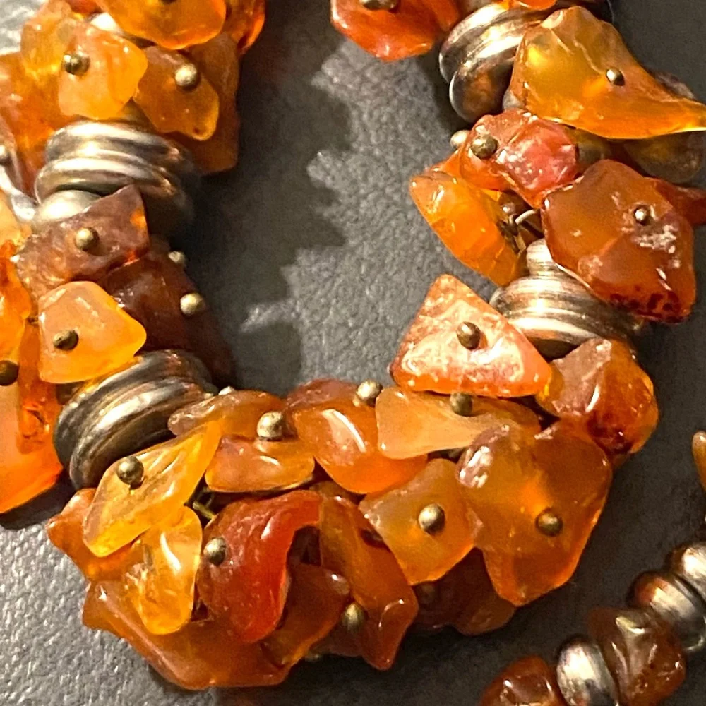 Elegant Carnelian Chip Beaded Chocker Style Necklace Silver Tone Spacer Beads